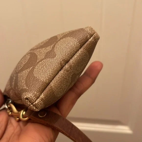 Coach, please check all picture of condition - Picture 10 of 17